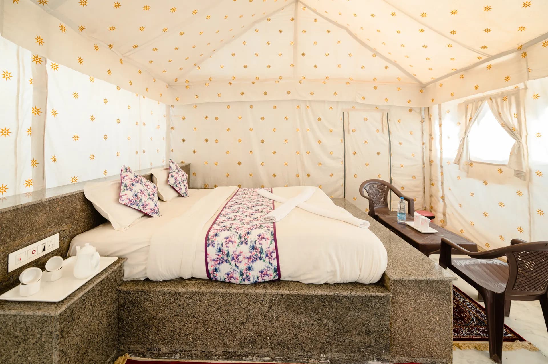 Deluxe Swiss Tent photo 2