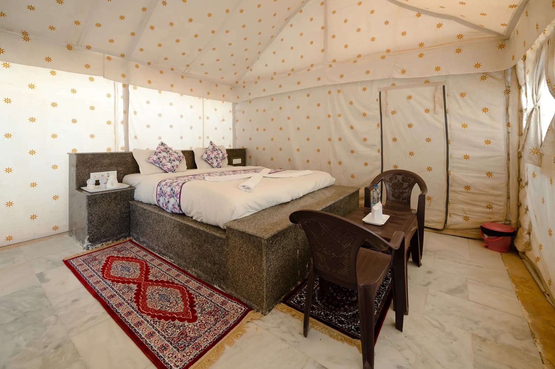 Deluxe Swiss Tent photo 3